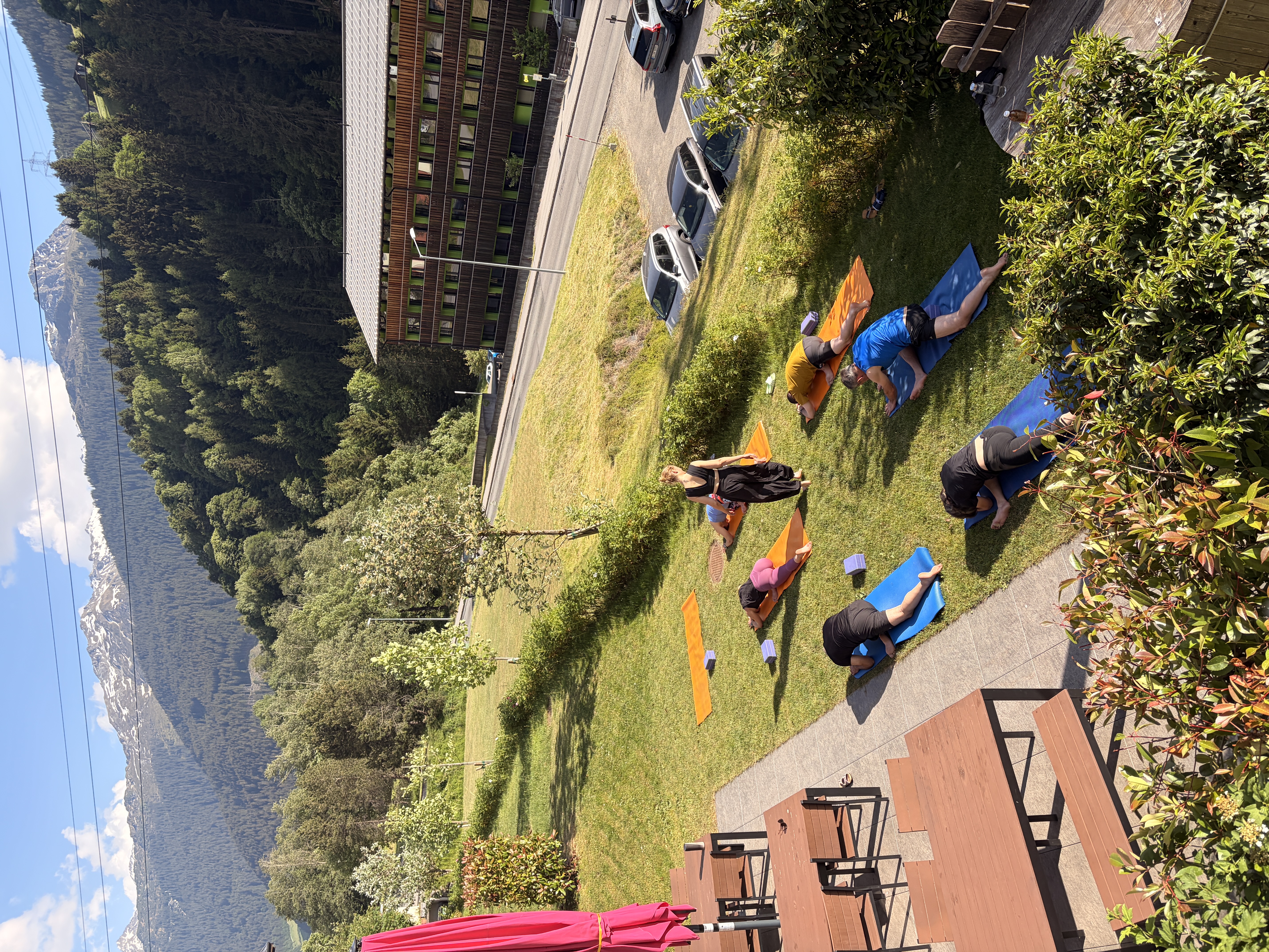 Outdoor-Workout auf der Wiese mit Bergblick, Gaschurn 2026
