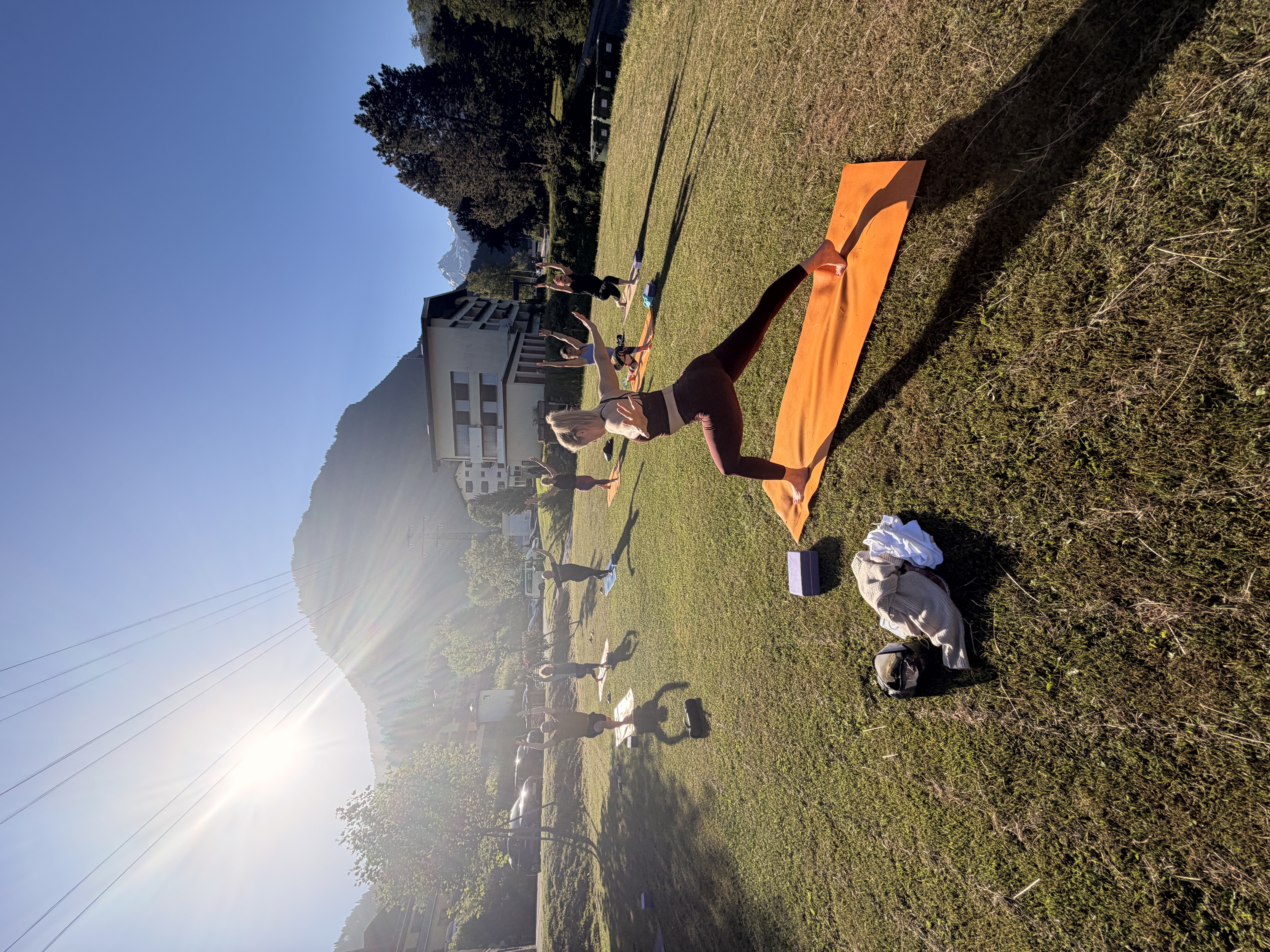Morgen-Yoga in der Gruppe bei Sonnenaufgang, Gaschurn 2026