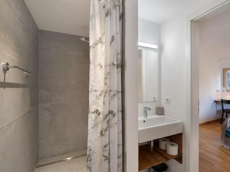 Zweites Badezimmer
