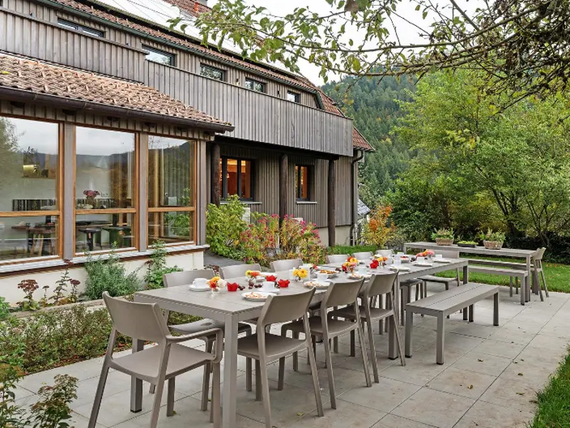Terrasse mit Sitzgelegenheiten